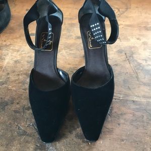 Nina low pumps